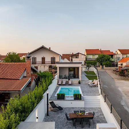 Evita Zadarvillas * Skabrnje